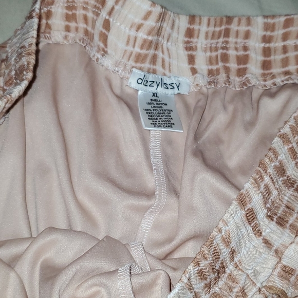 Shorts - Picture 3 of 4